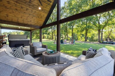 New! Cozy Riverfront House, Fall Colors + Firewood