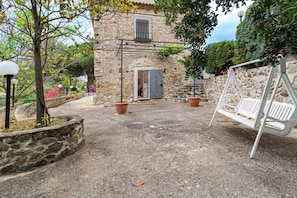 Terrace/patio - Castello degli Ulivi: Sea, Nature, Relaxation in Roccella Ionica (Calabria)