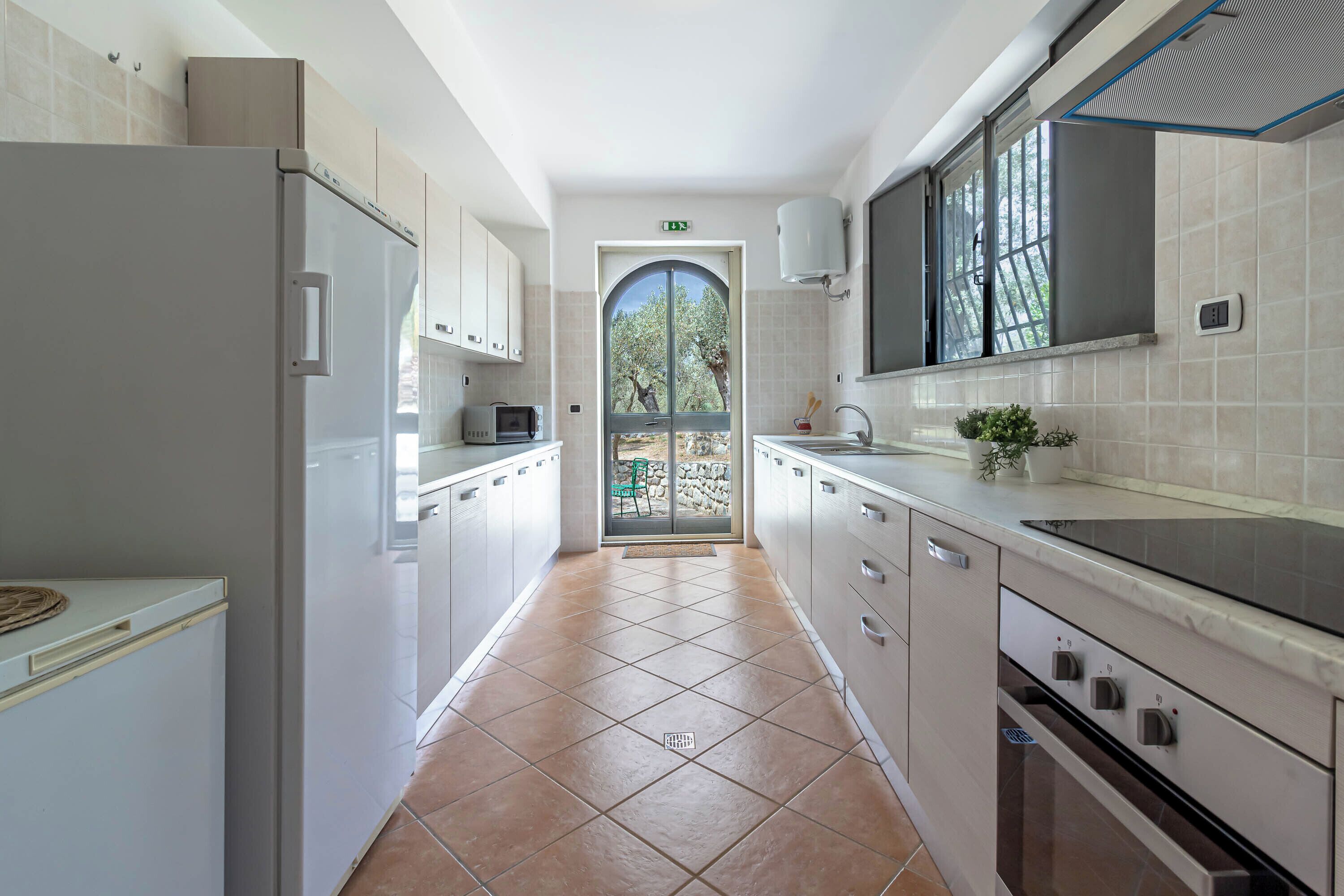 Micro-ondes, four, plaque de cuisson, lave-vaisselle