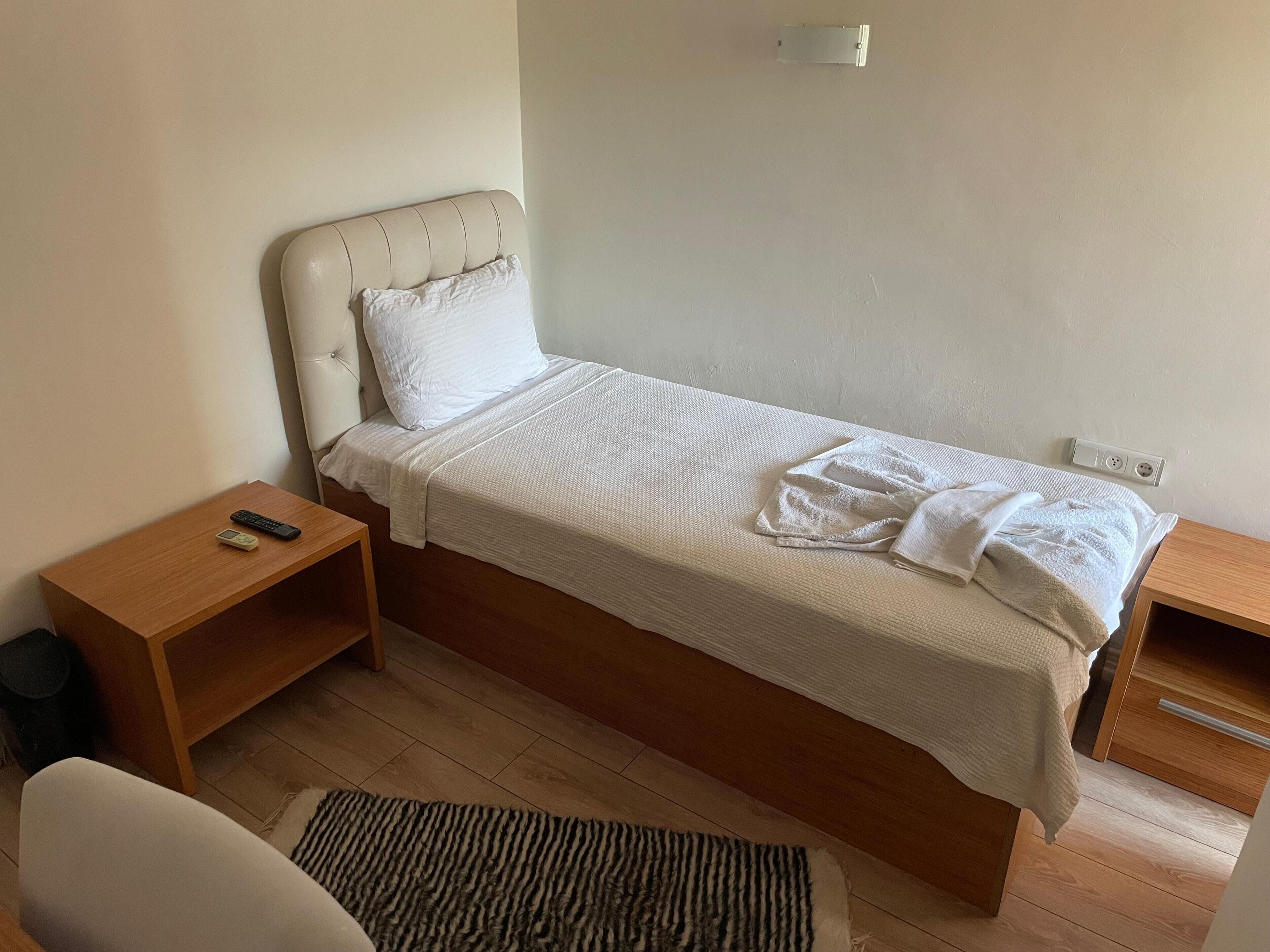 Economy enkelrum | Arbetsyta för laptop, gratis wi-fi och sängkläder