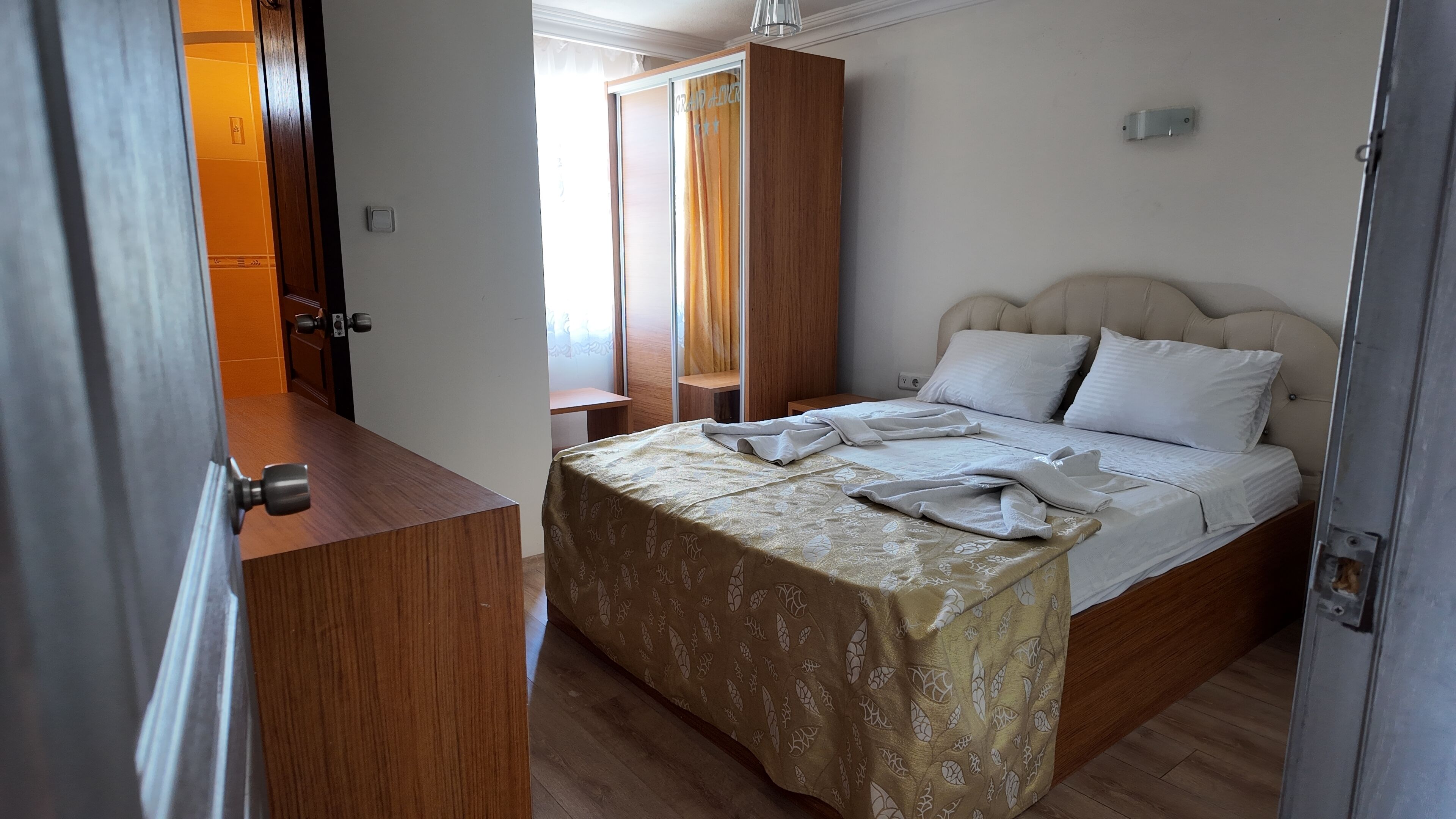 Standaard kamer, uitzicht op bergen | Een laptopwerkplek, gratis wifi, beddengoed