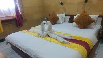 Deluxe Room | Desk, laptop workspace