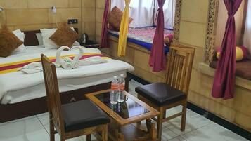 Deluxe Room | Desk, laptop workspace