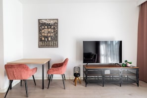 Studio, parveke | Silitysrauta/-lauta, ilmainen Wi-Fi