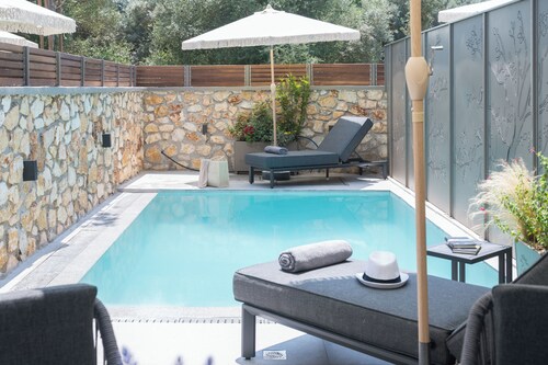 Suite 2 – Elegant & Serene Hideaway | September15 Suites