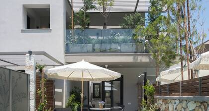 Suite 2 – Elegant & Serene Hideaway | September15 Suites