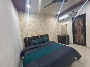 Deluxe Double Room | Free WiFi