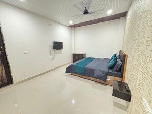 Deluxe Double Room | Free WiFi