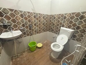 Suihku, pyyhkeet, saippua, vessapaperi