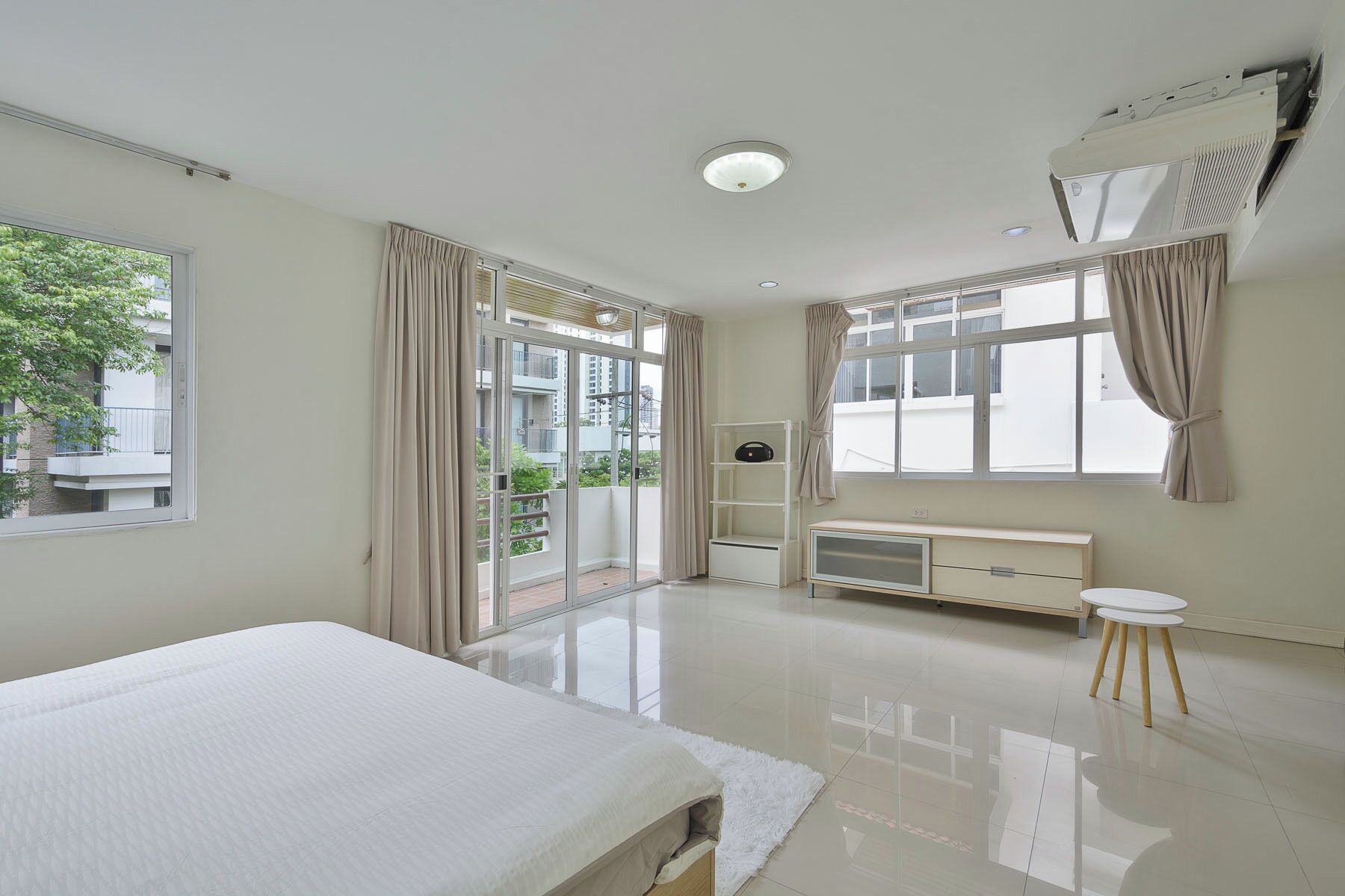 5 bedrooms, WiFi, bed sheets