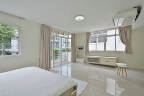 5 bedrooms, WiFi, bed sheets