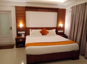 Deluxe Double Room | Desk, laptop workspace, free WiFi