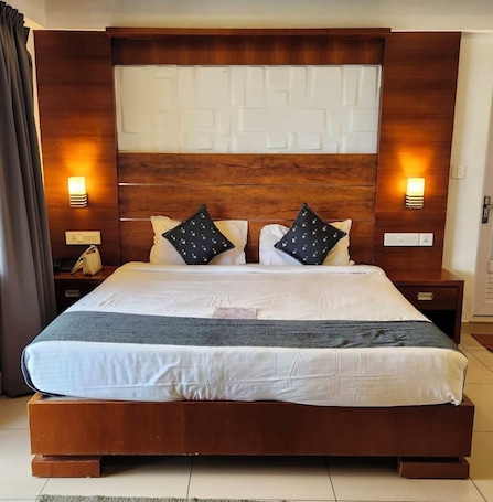 Deluxe Double Room | Desk, laptop workspace, free WiFi