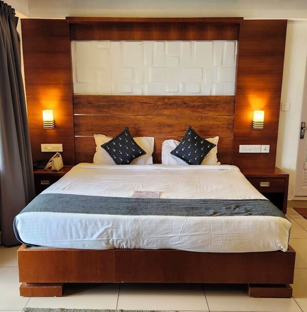 Habitación doble Deluxe | Escritorio, espacio para trabajar con laptop y wifi gratis