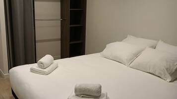 10 bedrooms, iron/ironing board, WiFi, bed sheets