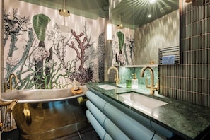 Shower, hair dryer, towels, shampoo