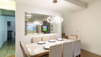 Basic Villa | Dining