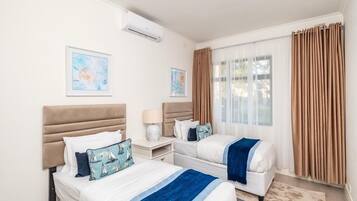 4 bedrooms, iron/ironing board, WiFi, bed sheets