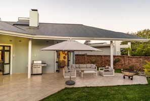 Terrace/patio -  3-bedroom villa within delightful Harare just 10 minutes away from the airport (Harare)