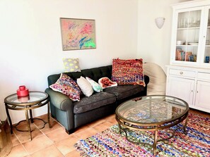 TV, fireplace, DVD player, table football - Mueritz Ferienhaus im Ferienpark direkt an der Werft, Wasser, Strand, Spielplatz (Rechlin)