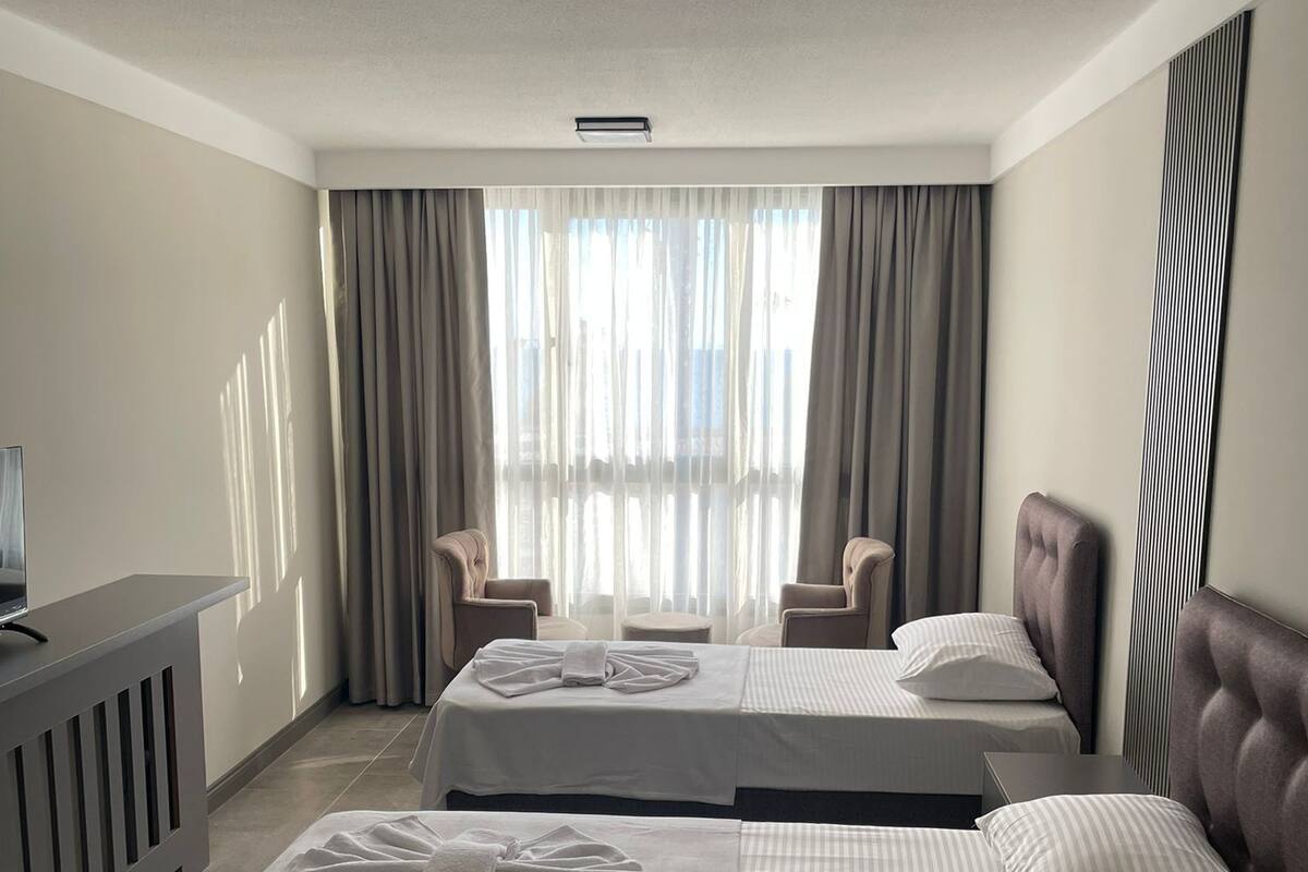 Comfort Quadruple Room | In-room safe, laptop workspace, blackout drapes, soundproofing