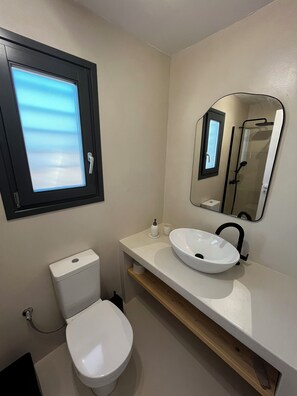 Bruser, hårtørrer, håndklæder, Sæbe