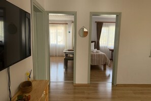 3 quartos, ferros/tábuas de passar roupa, Wi-Fi, roupa de cama