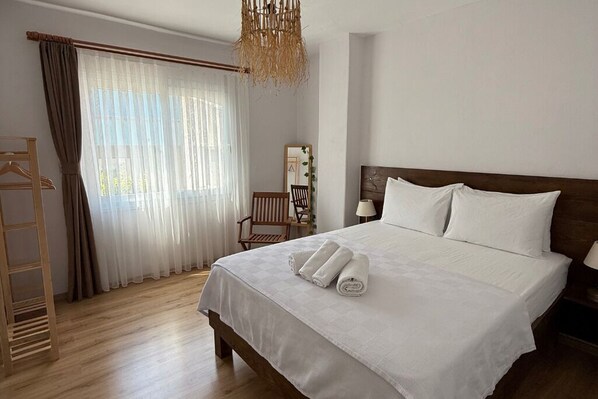 3 chambres, fer et planche à repasser, Wi-Fi, draps fournis