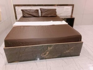Deluxe Double Room, City View | Free WiFi - GM Residency (Velankanni)