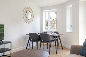 Standard Apartment (2 Bedrooms) | In-room dining - Birchgrove Christchurch 65s Apts (Leatherhead)