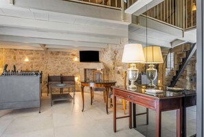 Lobby - GuestHost - Charming 65 sqm apartment, tastefully furnished and perfect for a stay for two. Located on the ground floor of a characteristic building, the accommodation was created from the ancient caves of Modica and transformed into a charming two-level (Modica)