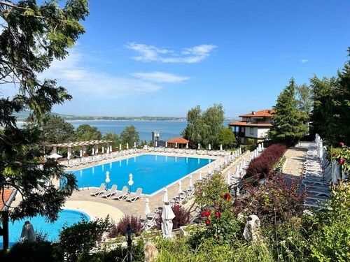 Charming 2-bedroom apartment in gorgeous Santa Marina, Sozopol with AC, WiFi