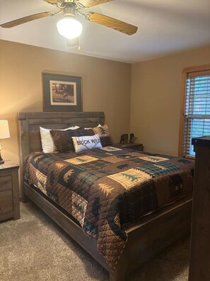 2 bedrooms, desk, WiFi