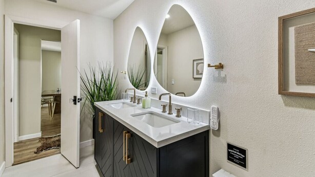 A modern bathroom with a double sink vanity, large mirrors, and a framed picture on the wall. - Relaxing Modern Home Sleeps 6/Pool/BBQ/Firepit (Sorrento)