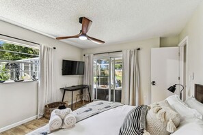 2 bedrooms, desk, iron/ironing board, travel cot