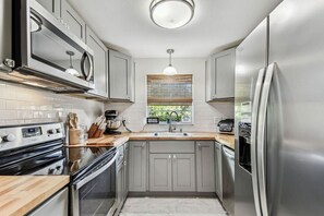 Fridge, microwave, stovetop, dishwasher