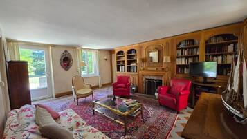 TV, fireplace, books, stereo