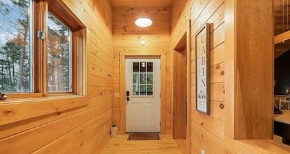 Cozy Up Cabin - Close to Downtown Rangeley