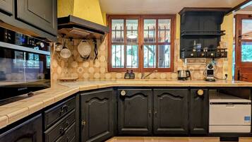 Réfrigérateur, micro-ondes, four, lave-vaisselle