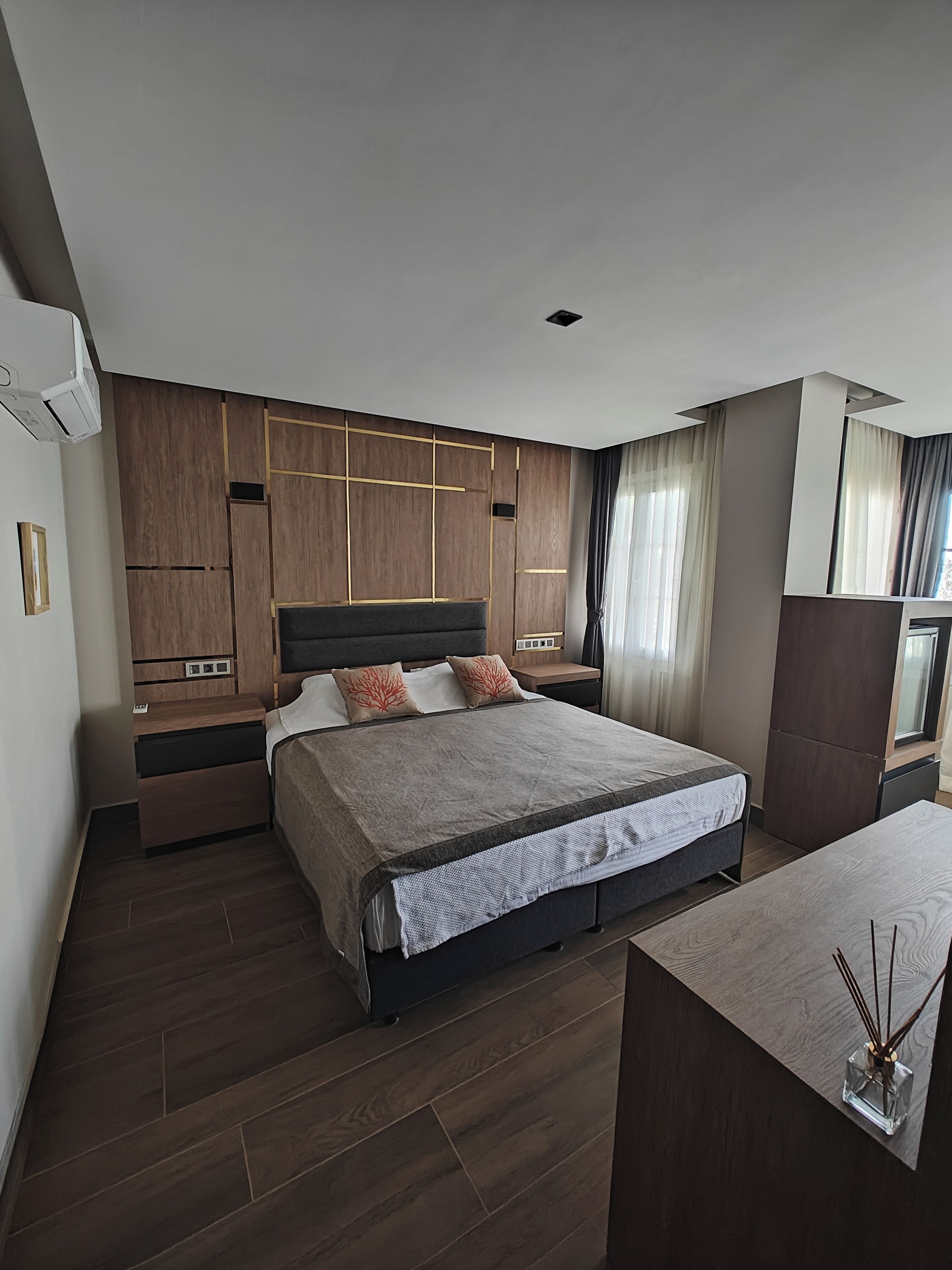 Deluxe Double Room | Laptop workspace, free WiFi