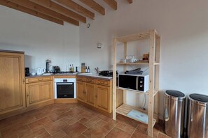 Réfrigérateur, micro-ondes, four, cafetière/bouilloire