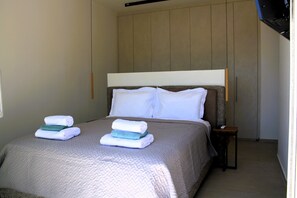 Fer et planche à repasser, Wi-Fi gratuit, draps fournis