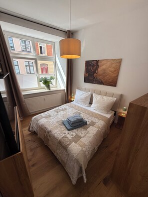 2 bedrooms, travel cot, WiFi