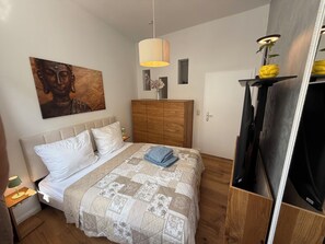2 bedrooms, travel cot, WiFi - Stylish apartment right next to the market and town hall (Stralsund)