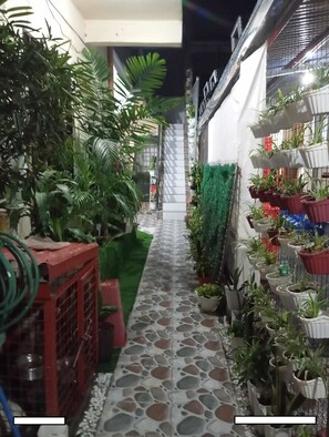 Property grounds - Parayno's transient Room in Marikina 2, Free NETFLIX/Centrally Located Place. (Marikina)