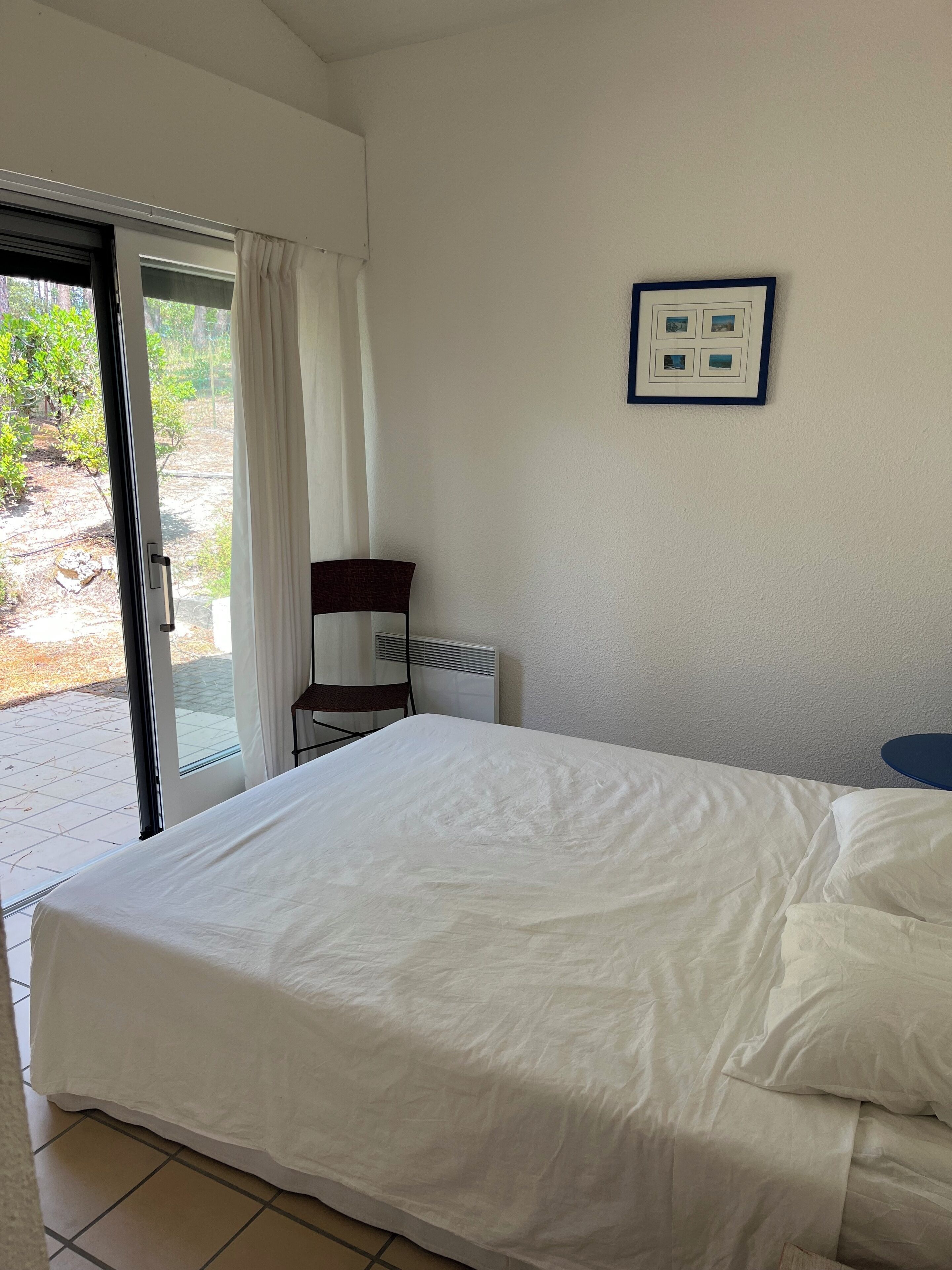 4 bedrooms, iron/ironing board, bed sheets