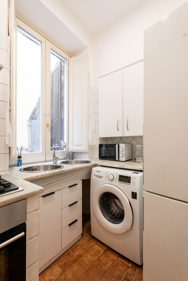 Fridge, microwave, oven, stovetop