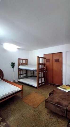 WiFi, bed sheets
