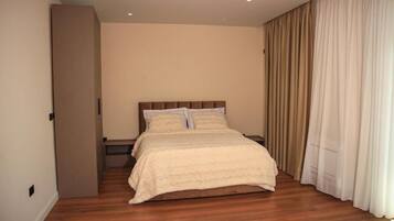 Chambre Double Élite, balcon | Bureau, Wi-Fi gratuit, draps fournis