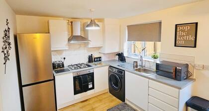Stylish 3 Bed Home Parking City centre